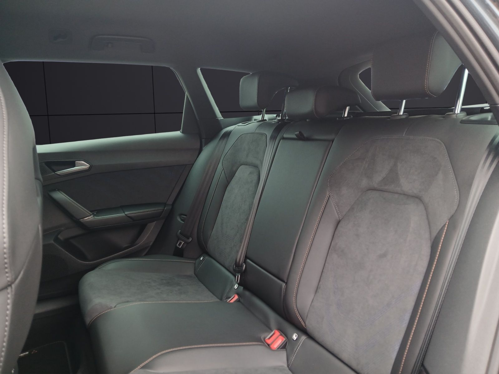 Fahrzeugabbildung CUPRA Leon Sportstourer VZ 1.5 e-Hybrid MATRIX AHK