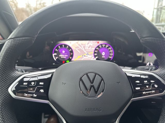 Golf VIII 1.5 eTSI DSG R-Line Black-Style 18 ALU