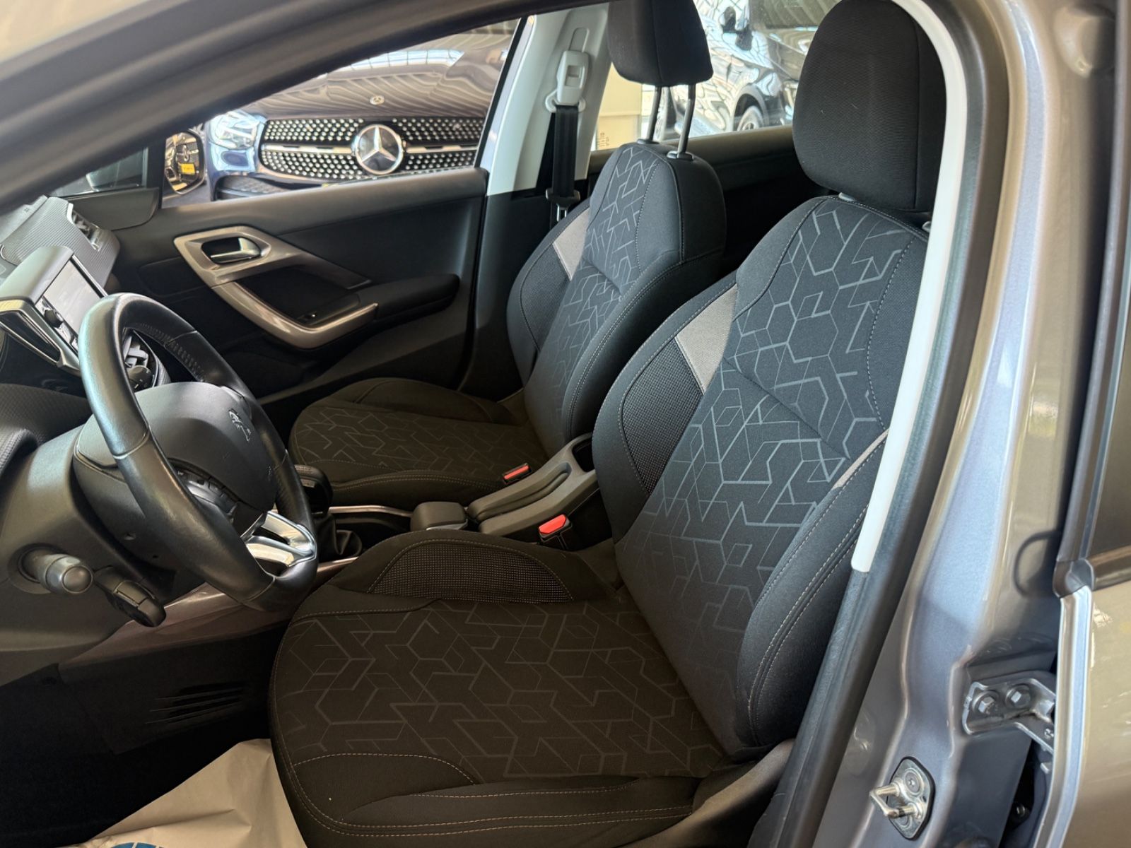 Fahrzeugabbildung Peugeot 2008 Active