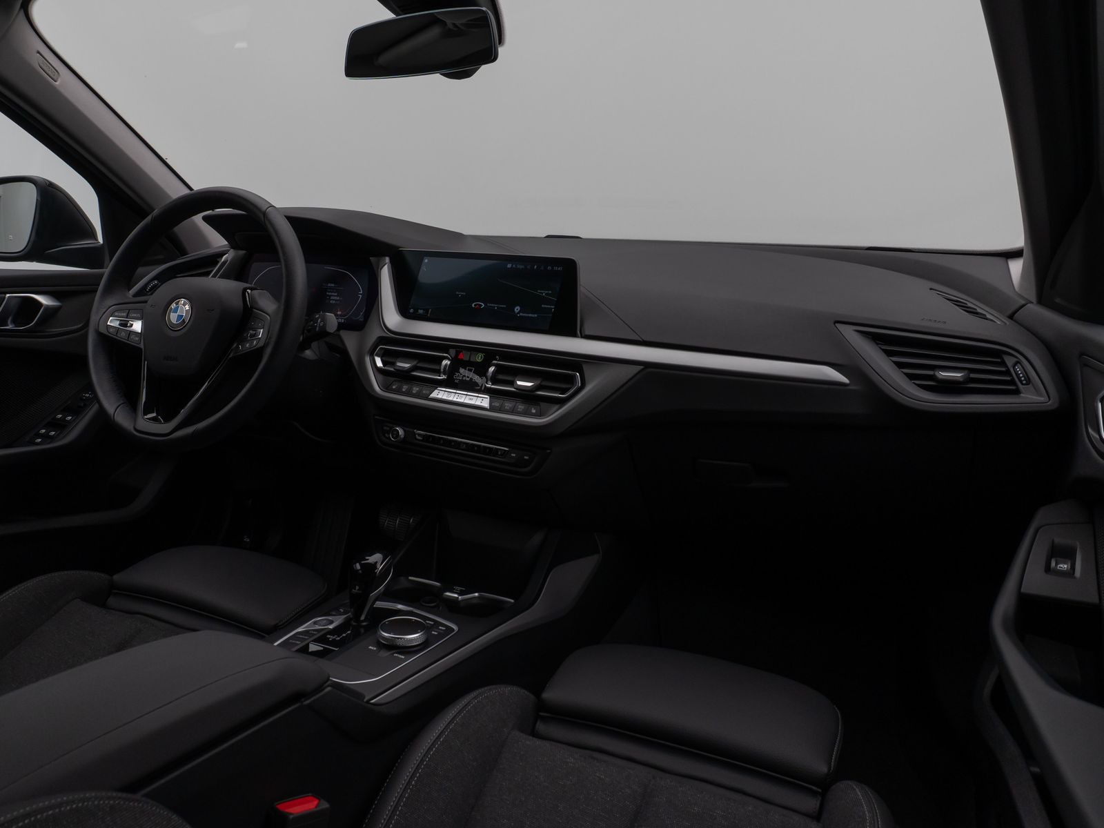 Fahrzeugabbildung BMW 118i DAB WLAN PDC Geschwindigkeitsreg Sport LED