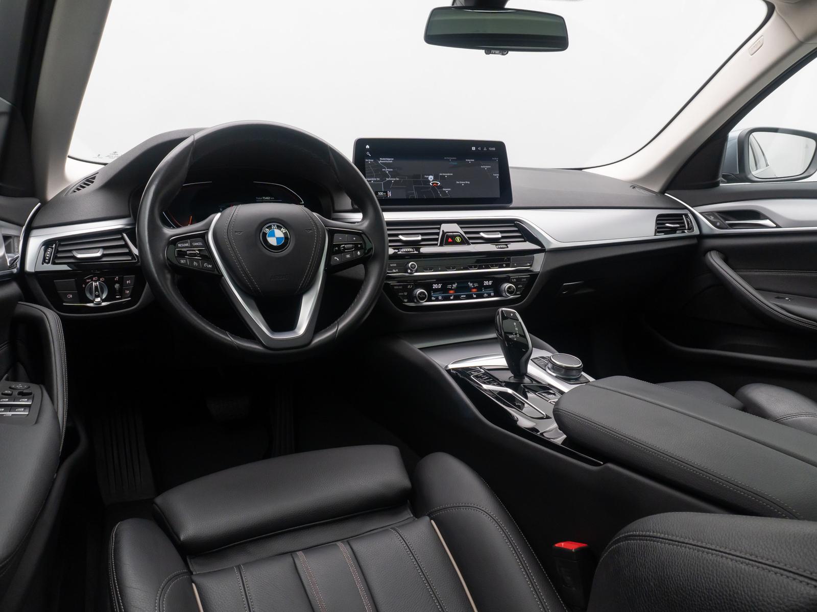 BMW 520d Kamera HUD Alarm Panorama DAB Leder Sport