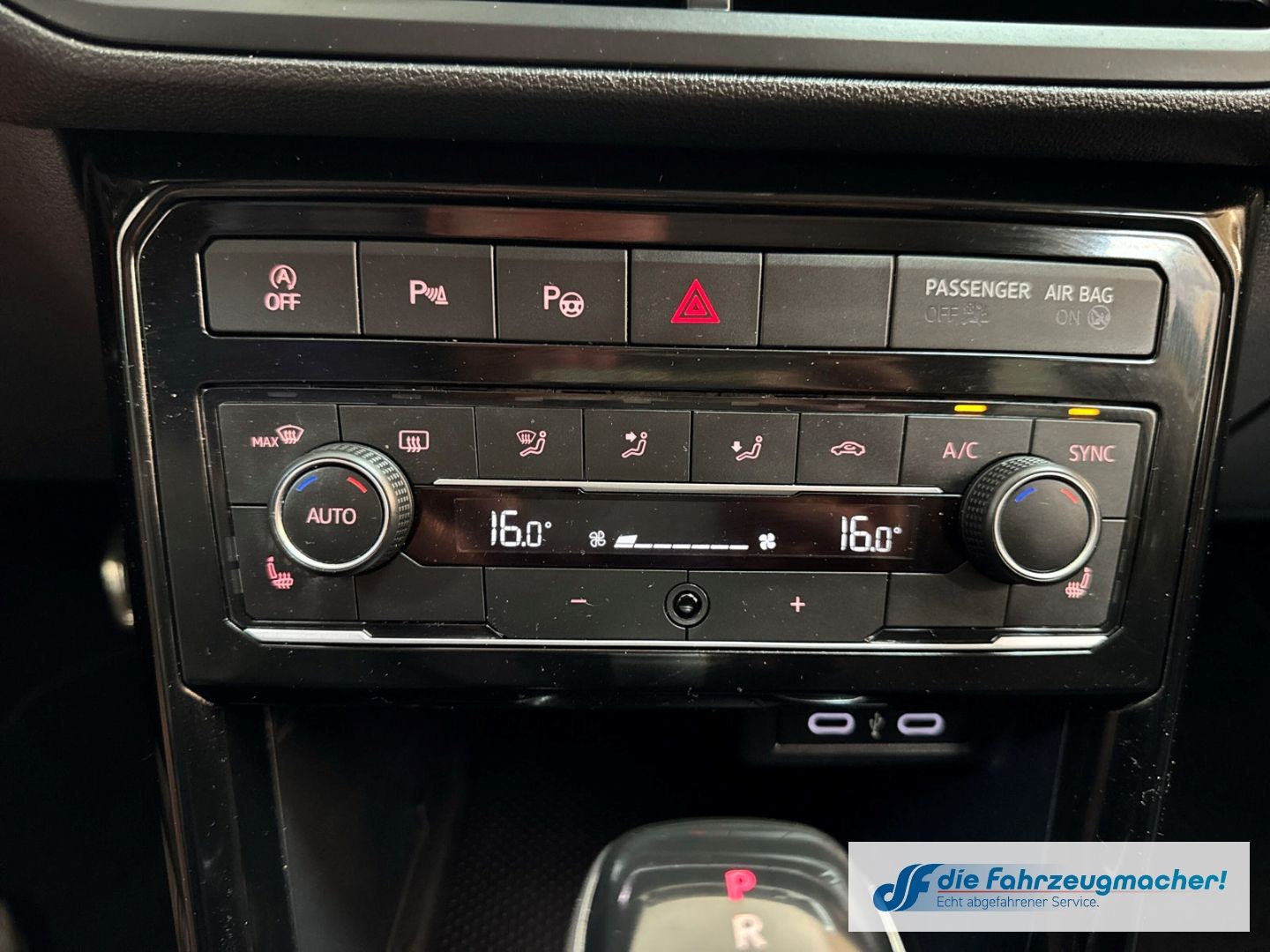 Fahrzeugabbildung Volkswagen T-Cross United 1.0 TSI Navi ACC Apple CarPlay An