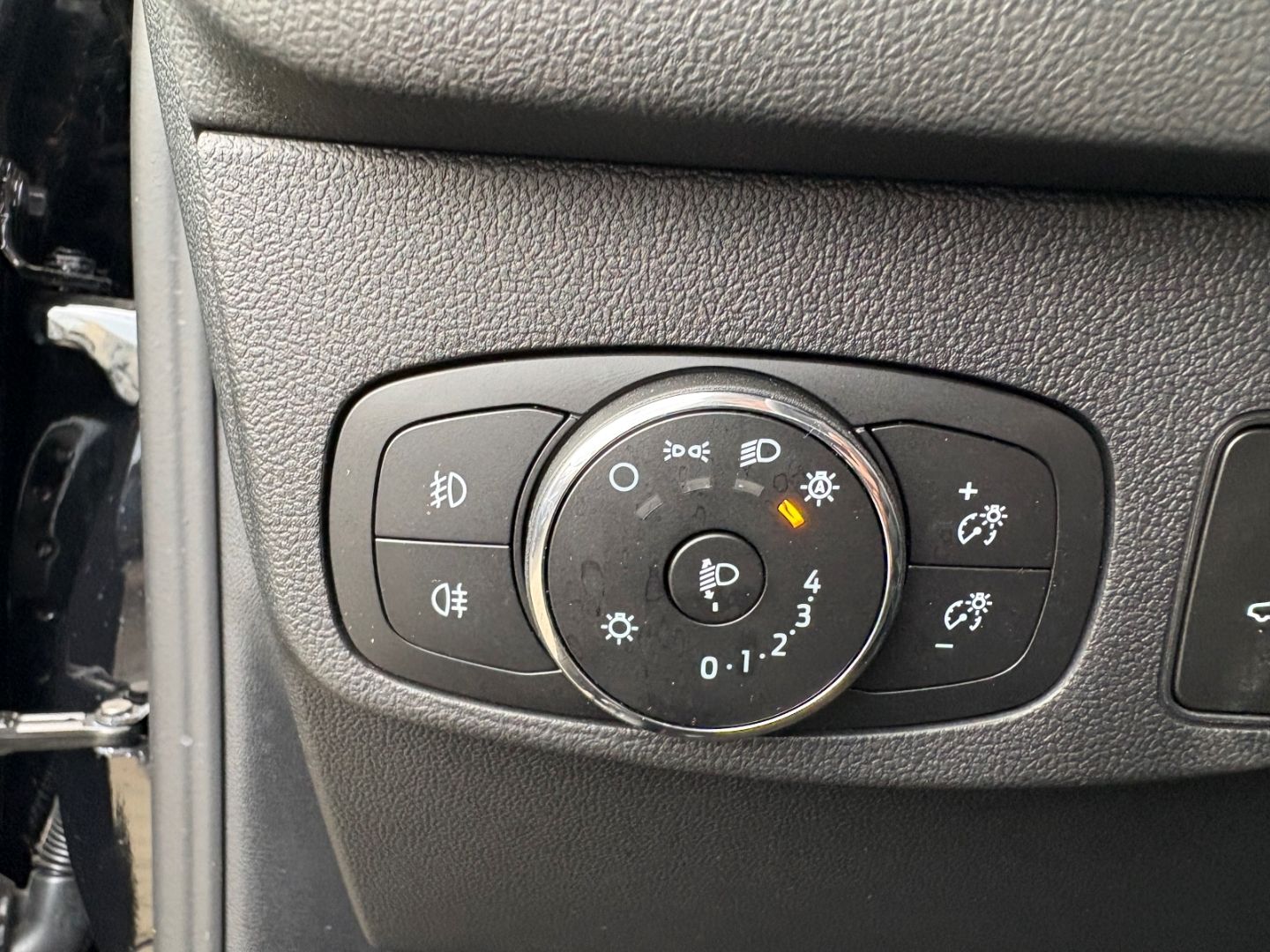 Fahrzeugabbildung Ford Focus Turnier ST-Line X HUD AHK-abnehmbar Navi