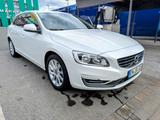 Volvo V60 T4 Geartronic Summum  - Volvo V60: Summum