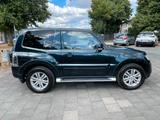 Mitsubishi Pajero 3.2 DI-D Intense Sport / NAVI / AHK / TOP - Mitsubishi Pajero Intense mit Diesel-Antrieb