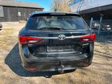 Toyota Avensis 1,8 - Toyota Avensis mit Benzin-Antrieb: Kombi, 1.8