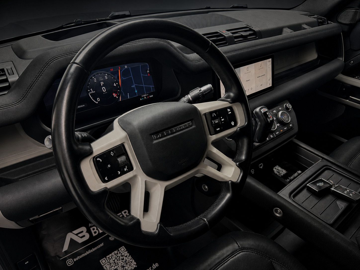 Fahrzeugabbildung Land Rover Defender 110 X-Dynamic SE/PANO/HUD/MERIDIAN