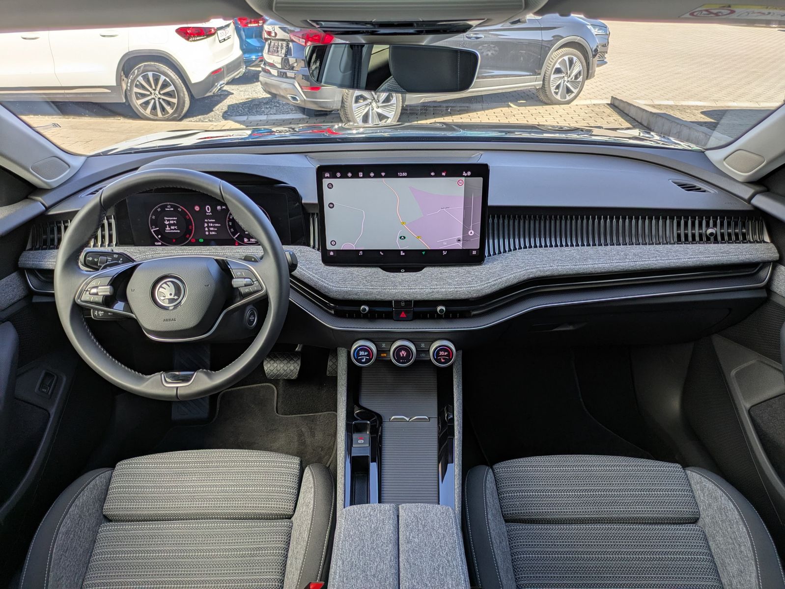 Fahrzeugabbildung SKODA Superb 2.0 TDI 4x4 Selection MATRIX*AHK*PANO*19"