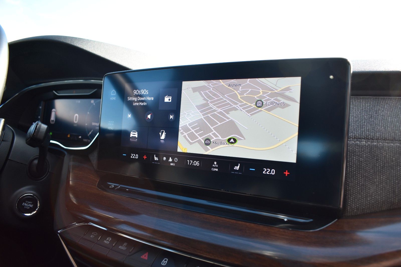 Fahrzeugabbildung SKODA Octavia Combi Scout 4x4/KEYLESS/HUD/AHK/LED