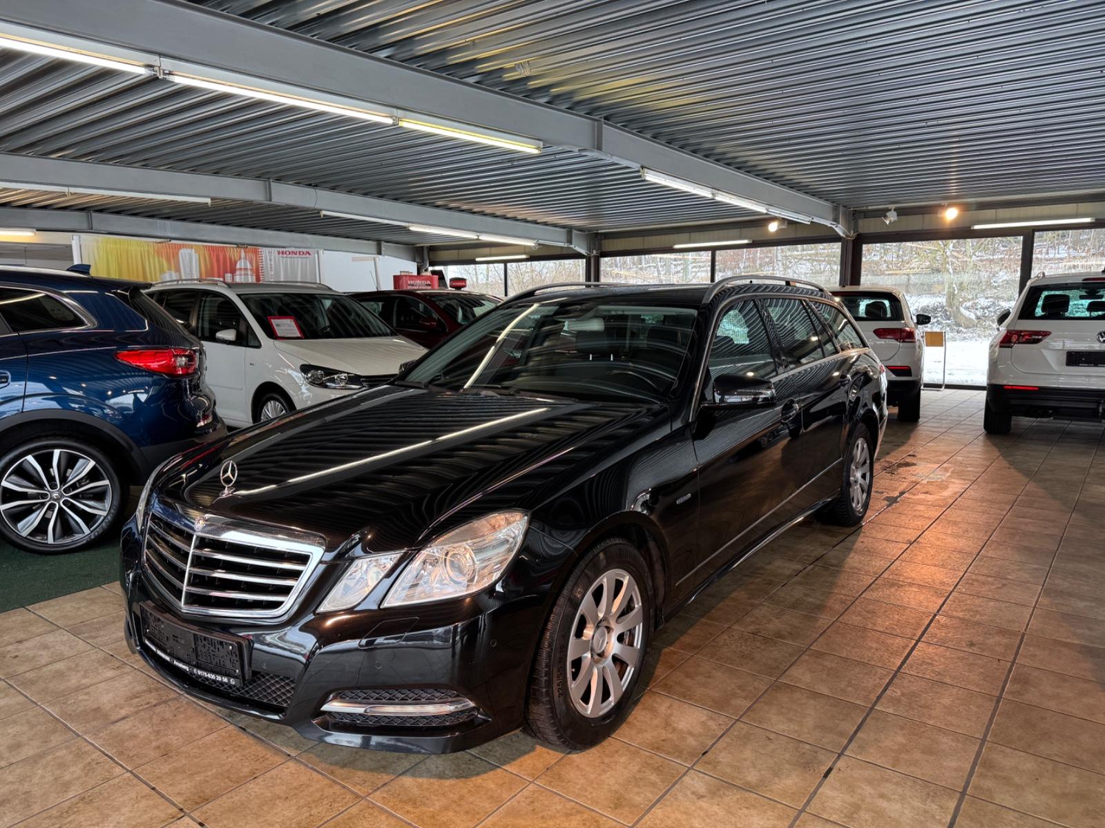 Mercedes-Benz E200 2010 — rear view