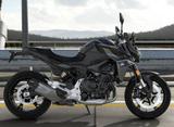 BMW F 900 R 'Triple Black' + Heizgriffe + Hauptständ