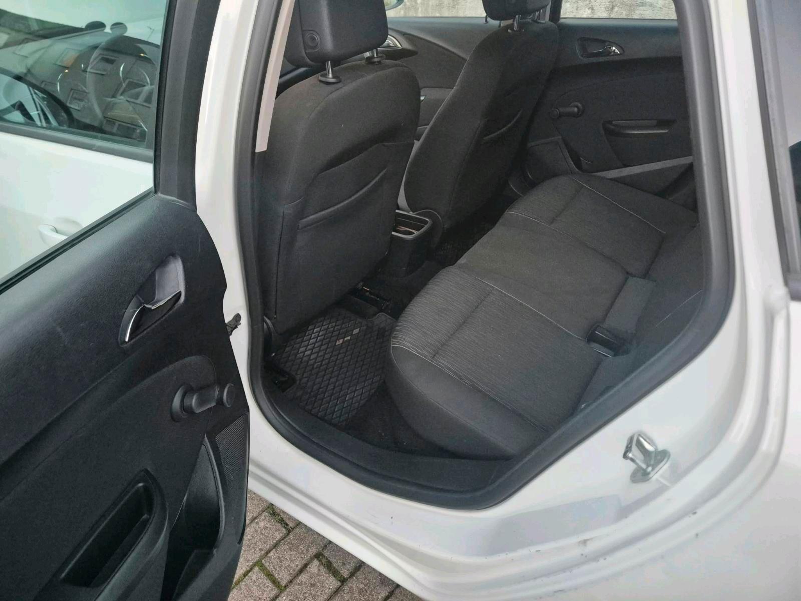 Opel Astra 2013 — photo 7