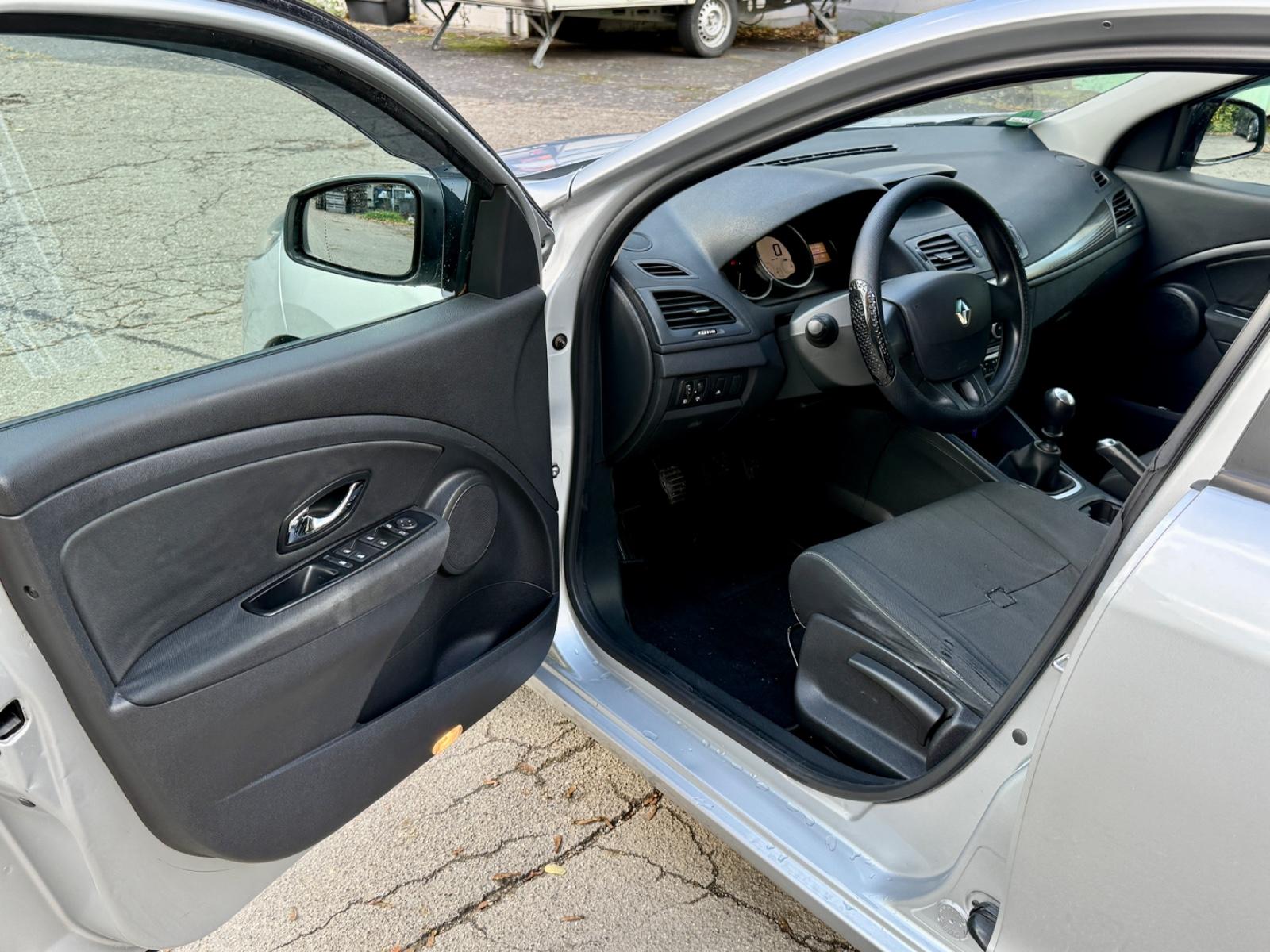 Renault Megane 2012 — photo 8