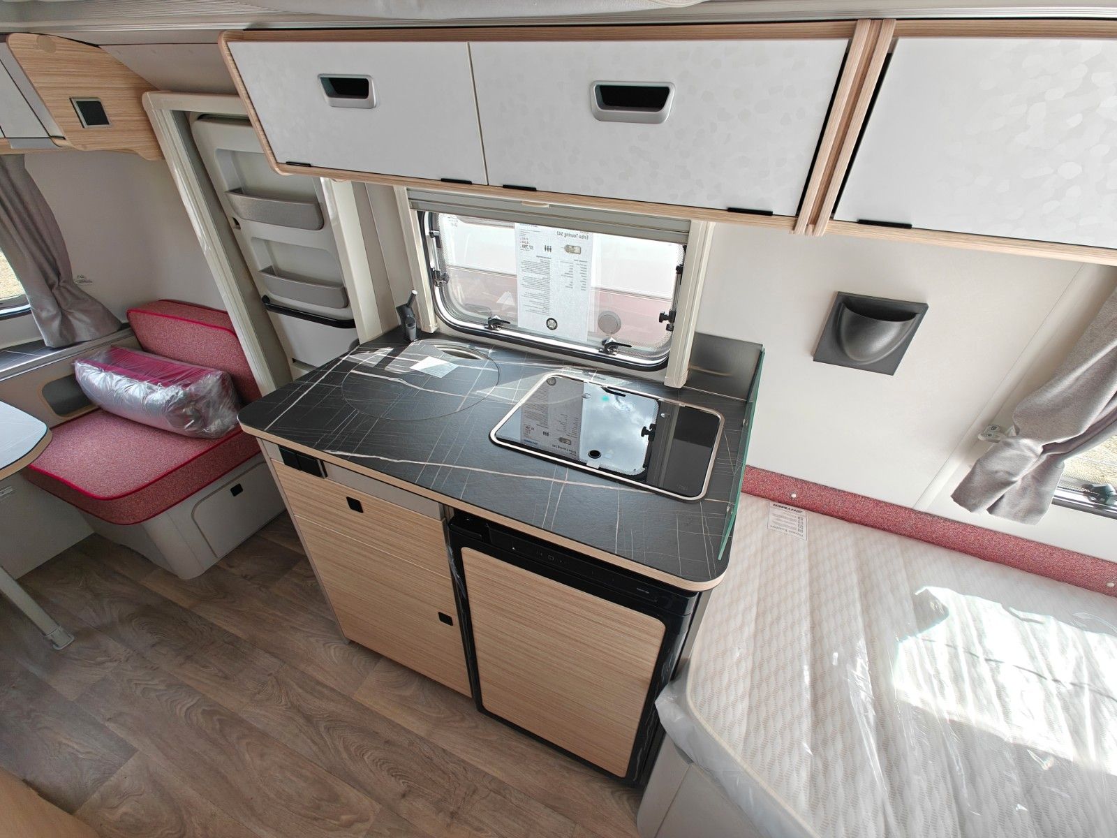 Fahrzeugabbildung HYMER / ERIBA / HYMERCAR Touring 542 Tango Red - JETZT 6.844€ SPAREN !!!