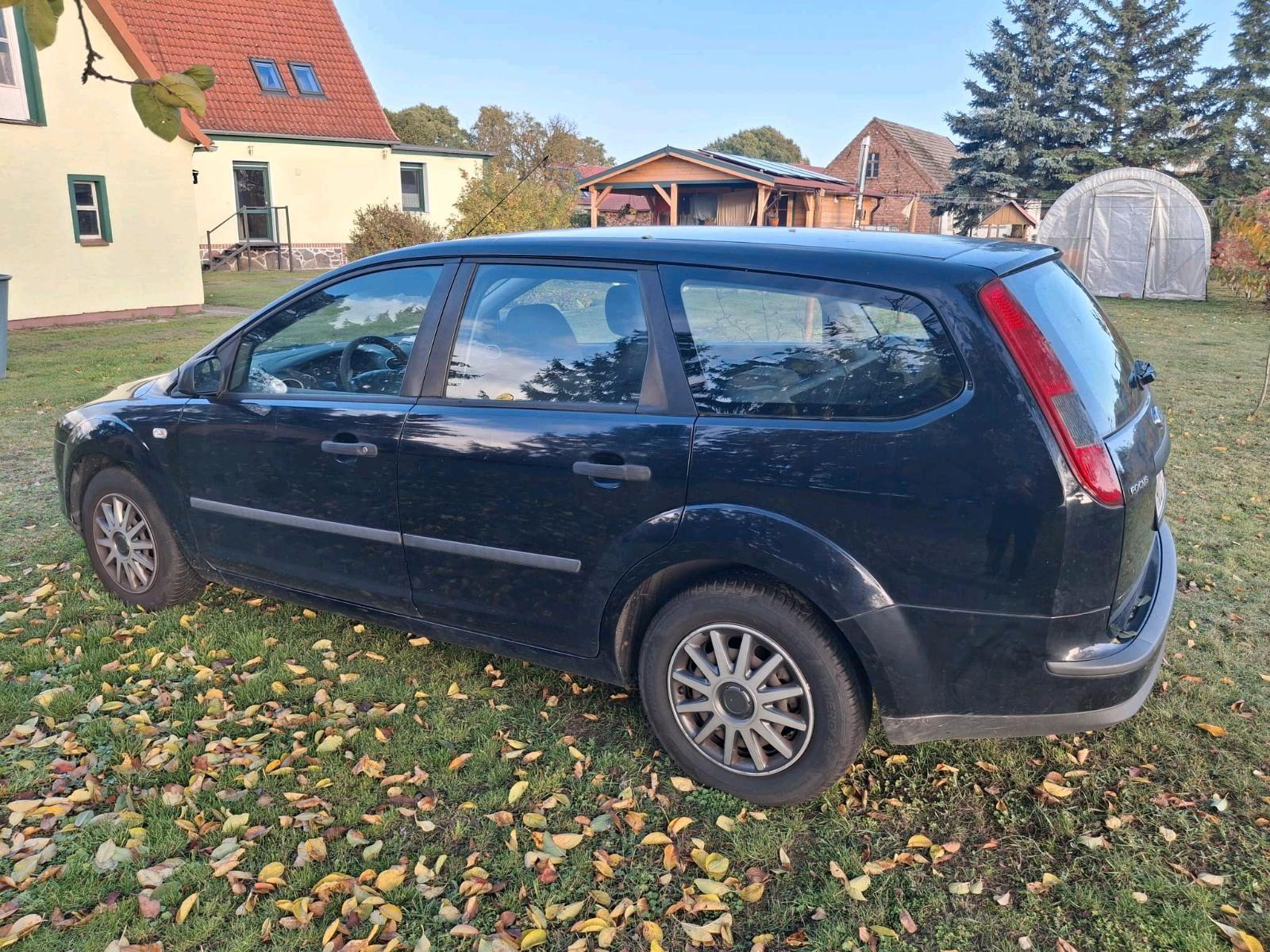 Ford Focus 2005 — вигляд ззаду