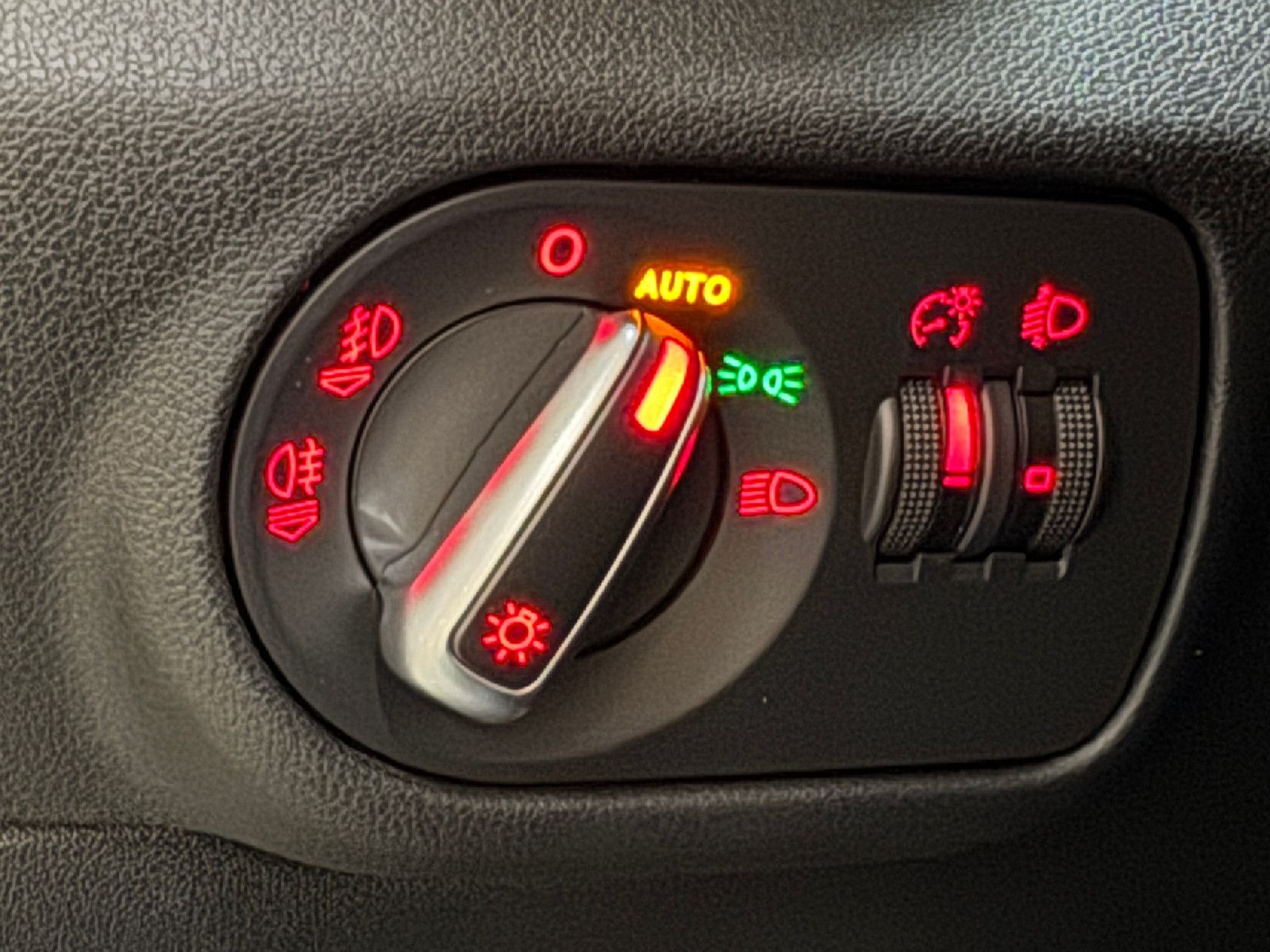 Fahrzeugabbildung Audi A1 1.6 TDI SPORTBACK S-TRONIC S-LINE AMBITION