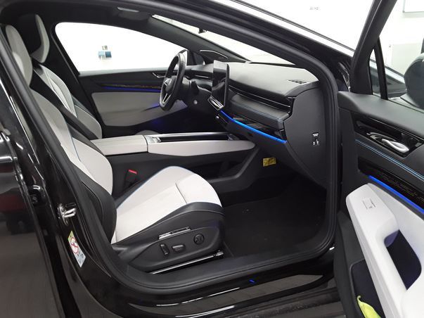 ID.7 PRO IQ.LIGHT+AR HUD+ACC+AHK+KAMERA+PANO+NAV