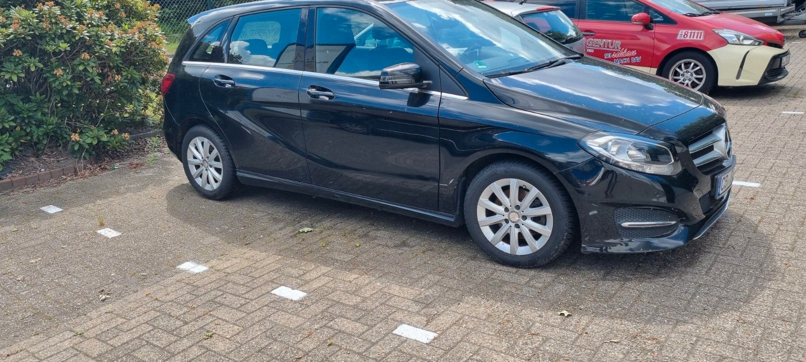 MERCEDES-BENZ B 180