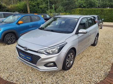 Fotografie Hyundai i20 1.2 Select - KLIMA,AWR,USB,AS&G