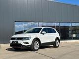 Volkswagen Tiguan Highline 4Motion AHK ACC 1.Hand - mit Diesel-Antrieb: Weiß, Alcantara, Ambiente-Beleuchtung