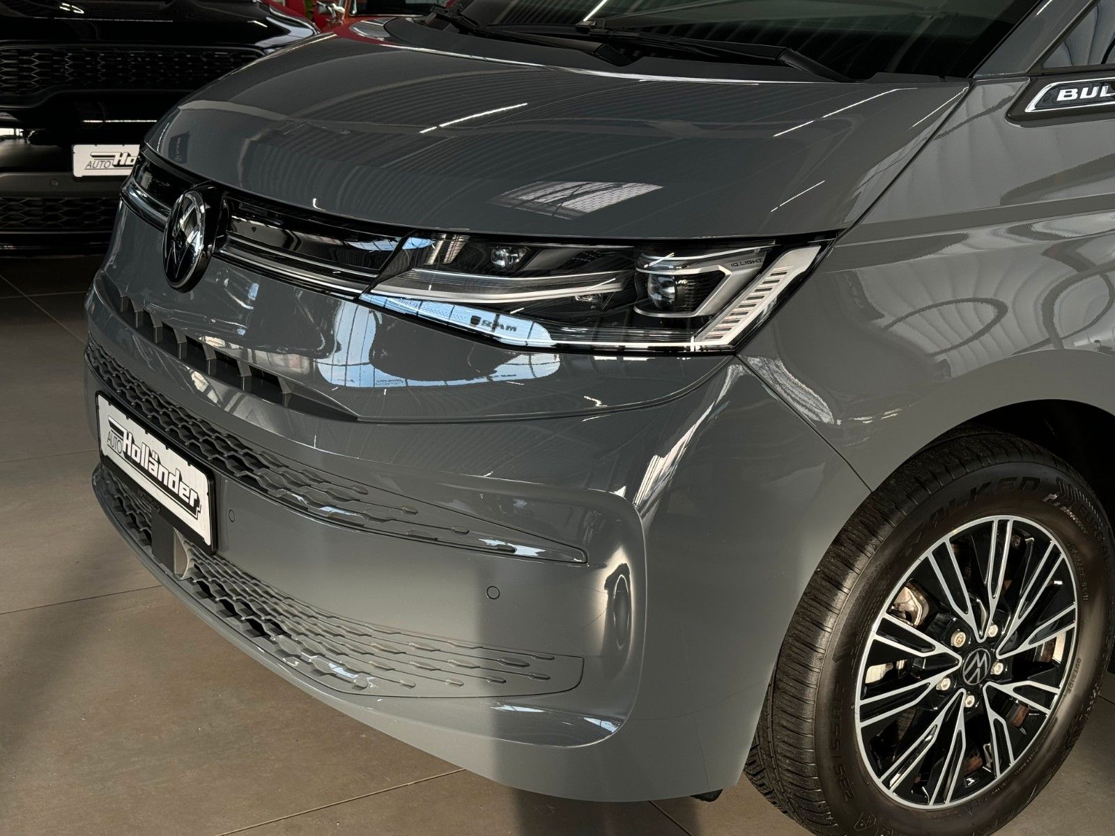 Fahrzeugabbildung Volkswagen T7 Multivan LANG 1.4 TSI eHybrid Life "AHK PANO"