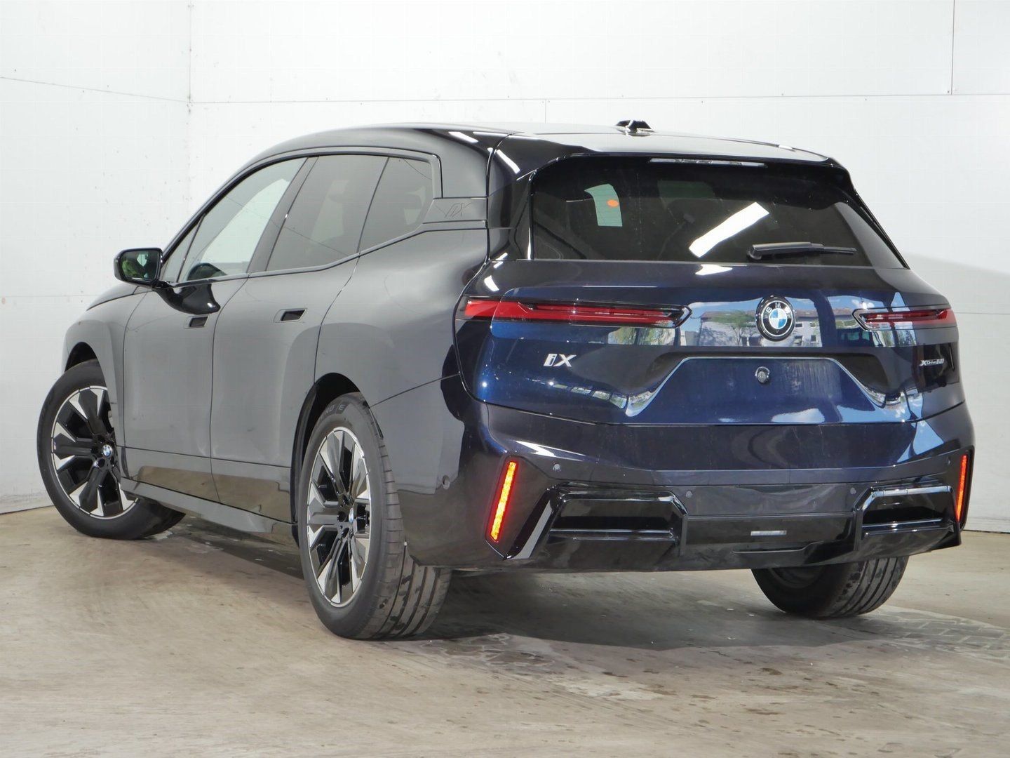 Fahrzeugabbildung BMW iX xDrive60 |Adapt. Luftfederung |Sitzbelüftung