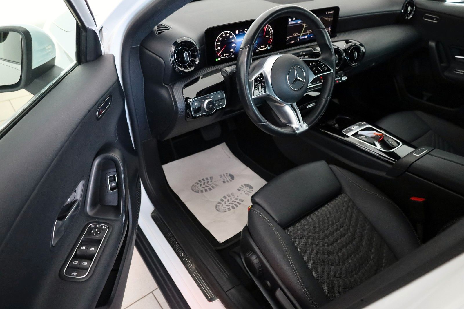 Fahrzeugabbildung Mercedes-Benz A 250 e, T.Leder,Navi,LED,SH,Kamera,FACELIFT !