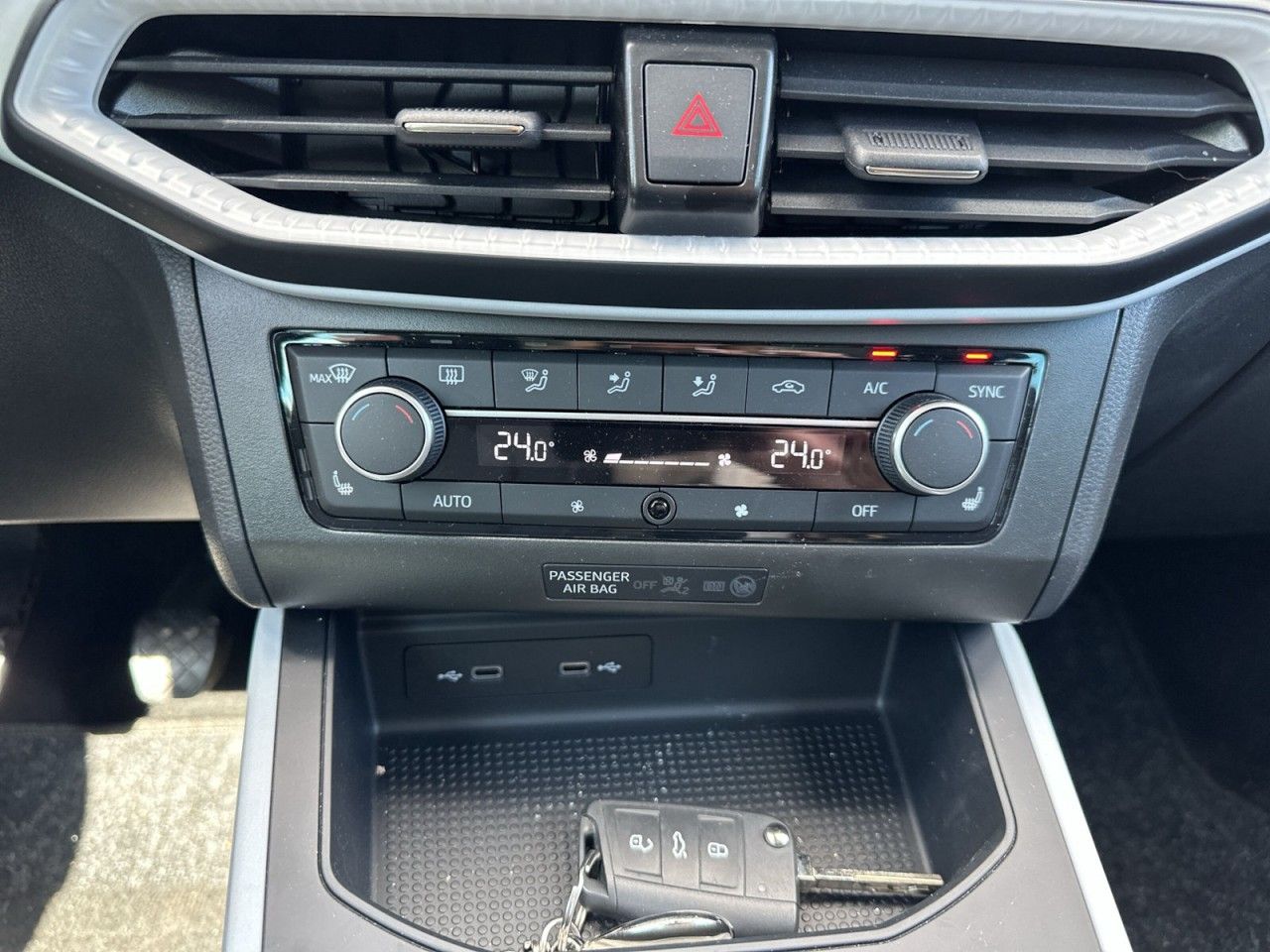 Fahrzeugabbildung SEAT Arona Road Edition 1.0 TSI 116PS 6-Gang - mit KI generiert/bearbeitet