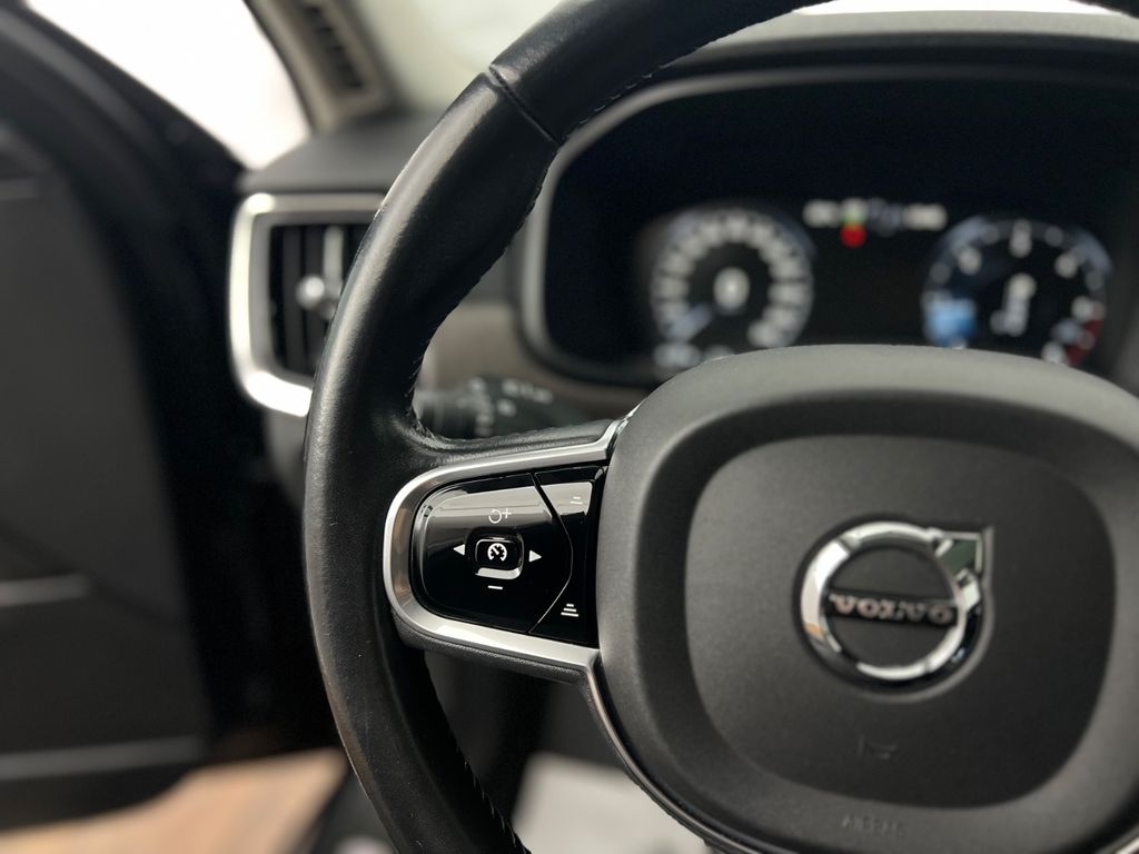 VOLVO V90 Cross Country D5 ALLRAD / 1.HD /235PS /B&W VOLVO V90 Cross Country D5 ALLRAD / 1.HD /235PS /B&W