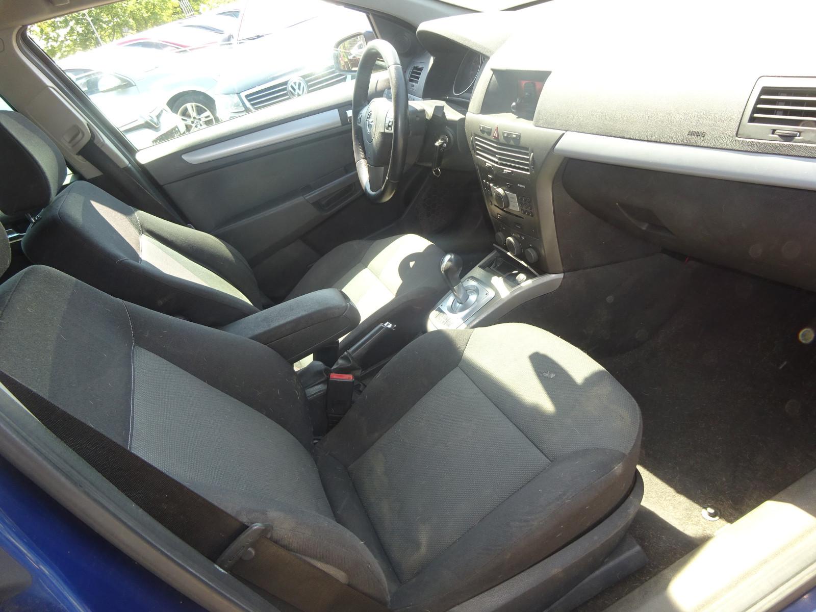 Opel Astra 2006 — photo 11