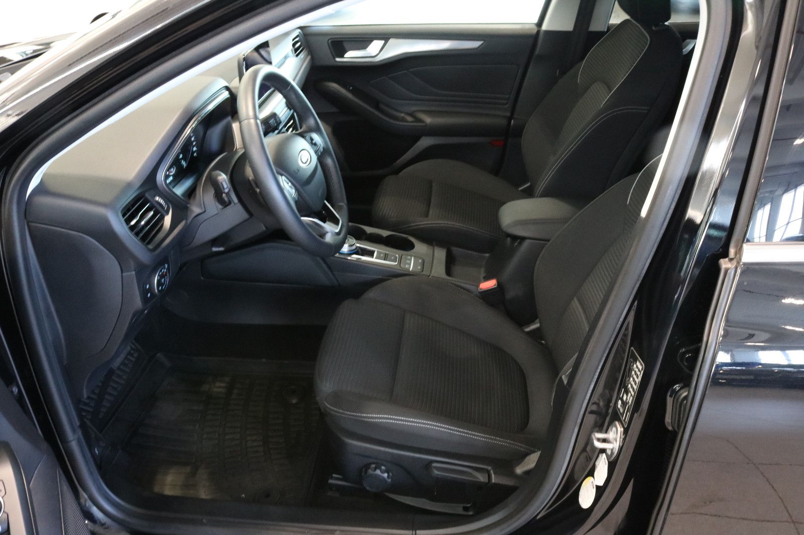 Fahrzeugabbildung Ford Focus Turnier Titanium  Automatik   Navi/Kamera