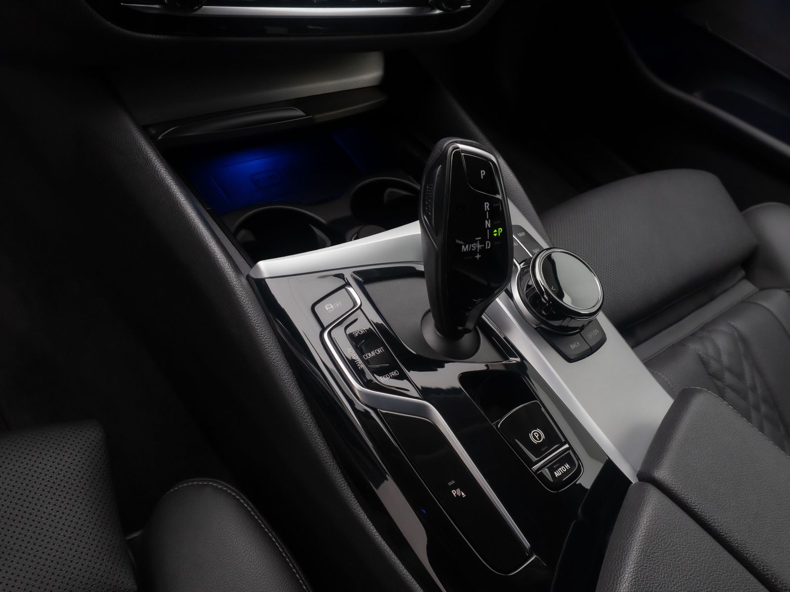 Fahrzeugabbildung BMW 530d xD ACC HUD DAB Kamera AHK Alarm H/K Sport