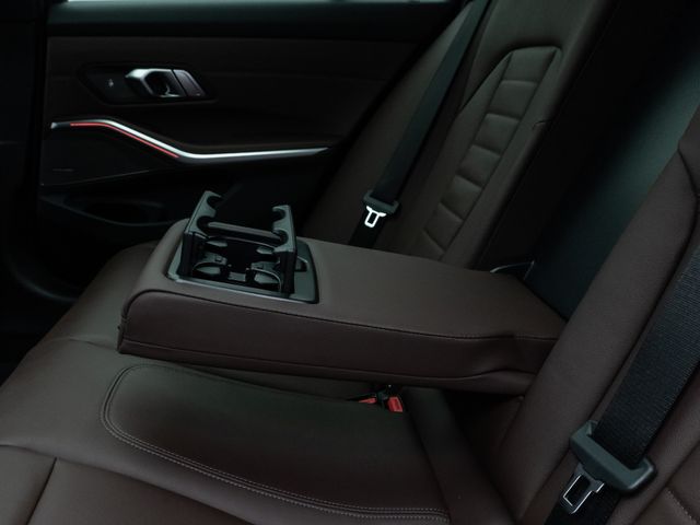 Foto Nummer 28: BMW 330e