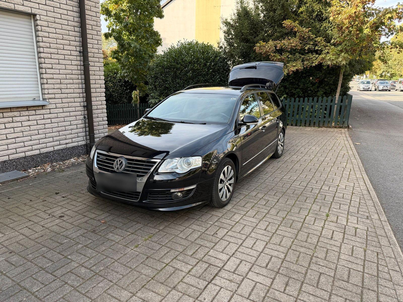 Volkswagen Passat 2010 — rear view
