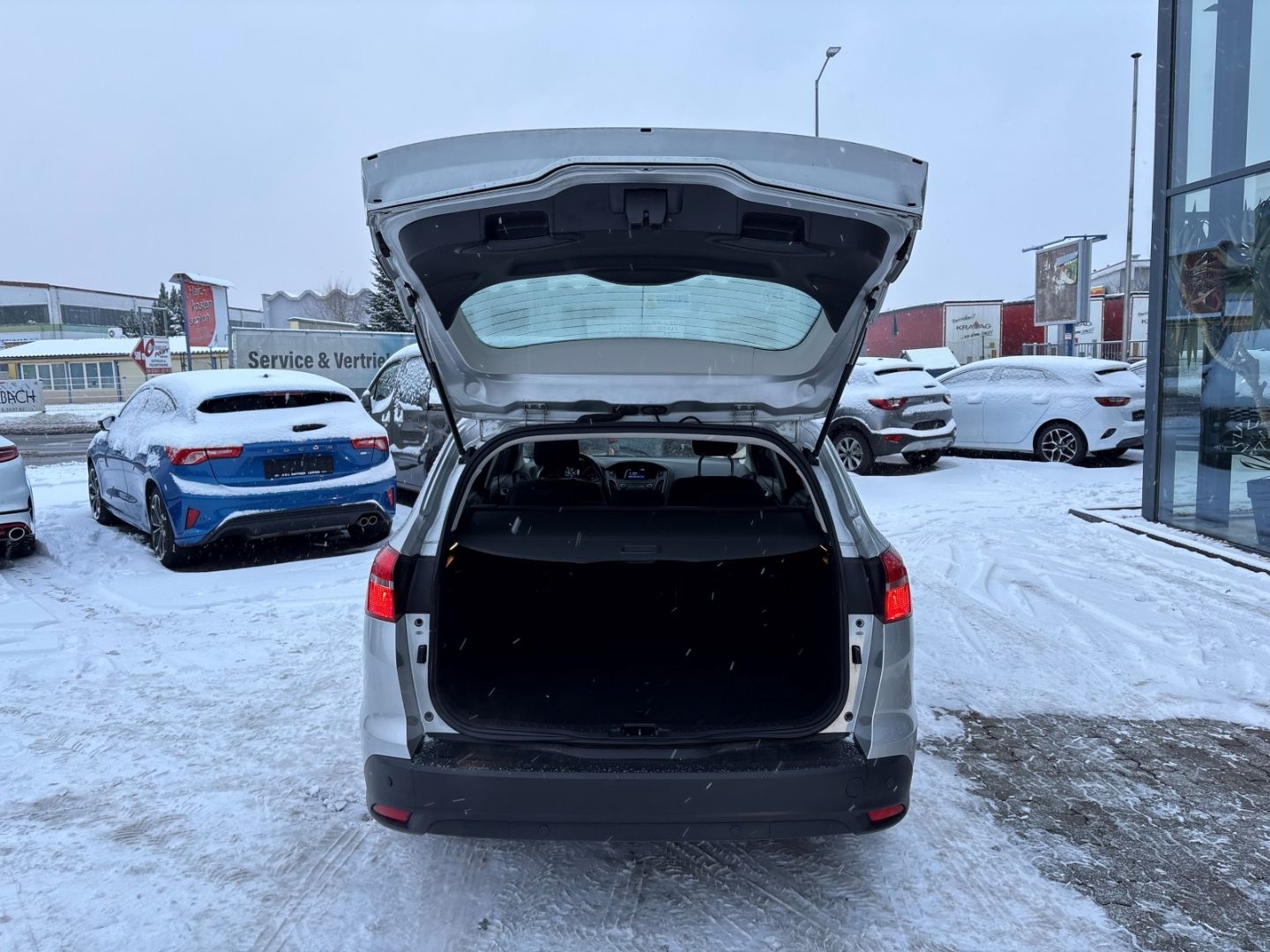 Fahrzeugabbildung Ford Focus PDC Klima Tempomat neuer Zahnriemen