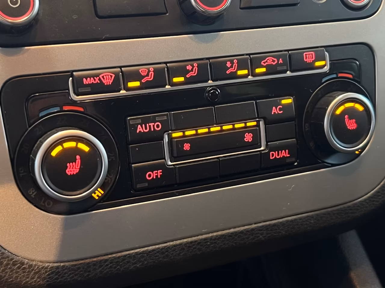 Volkswagen Scirocco 2.0 TDI |R-CAM|NAVI|2-ZONE|MFL|SHZ|