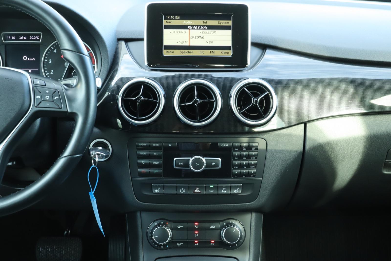 Mercedes-Benz B 180 *1. HAND* KLIMA/SHZ/KAMERA/NAVI/