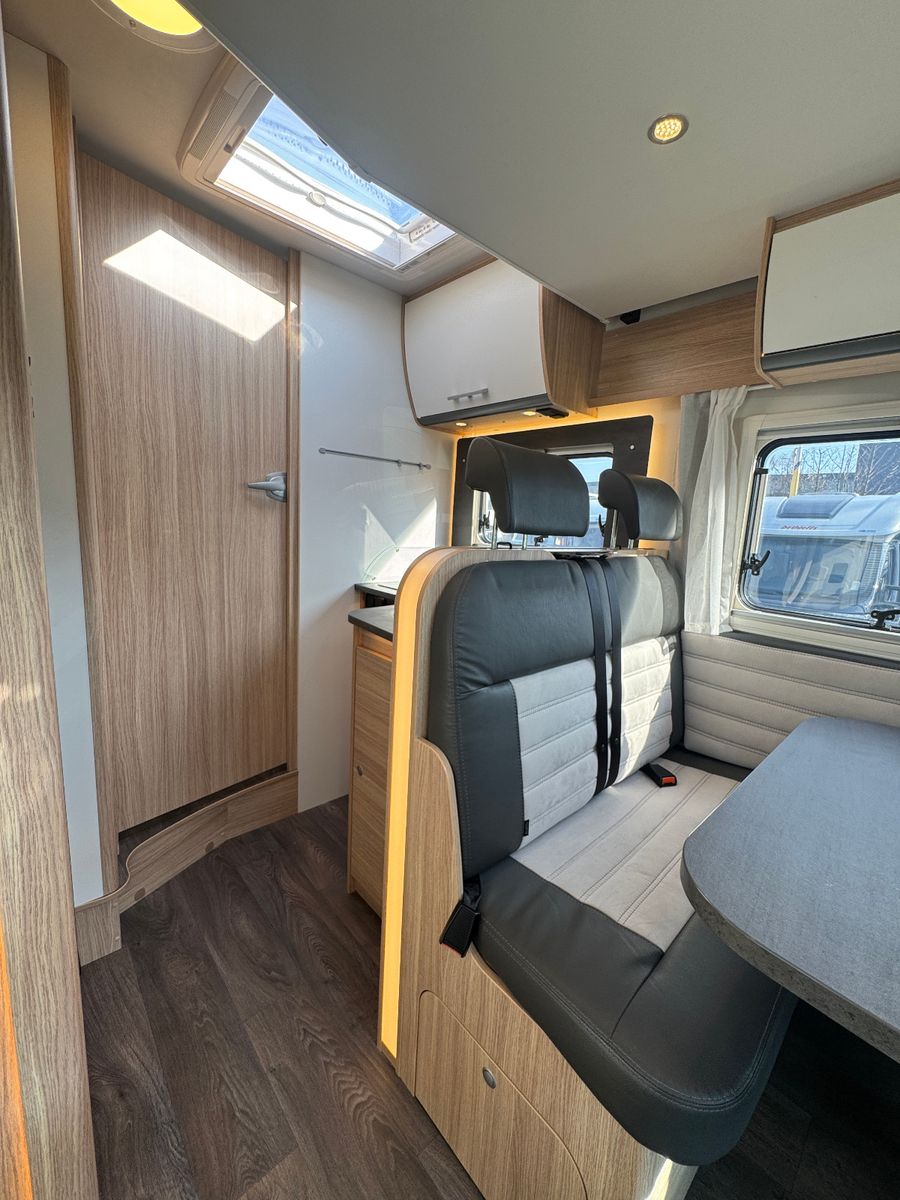 Fahrzeugabbildung Sunlight T 68 ADVENTURE EDITION FIAT LITIHIUM INVERTER 1H
