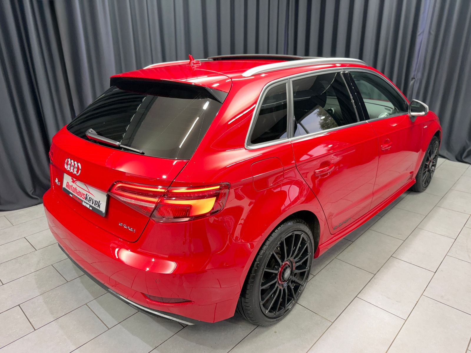 Fahrzeugabbildung Audi A3 Sportback e-tron s-line |AHK|PANO|NAVI