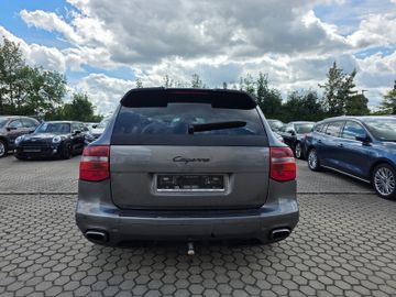 Porsche Cayenne - 4