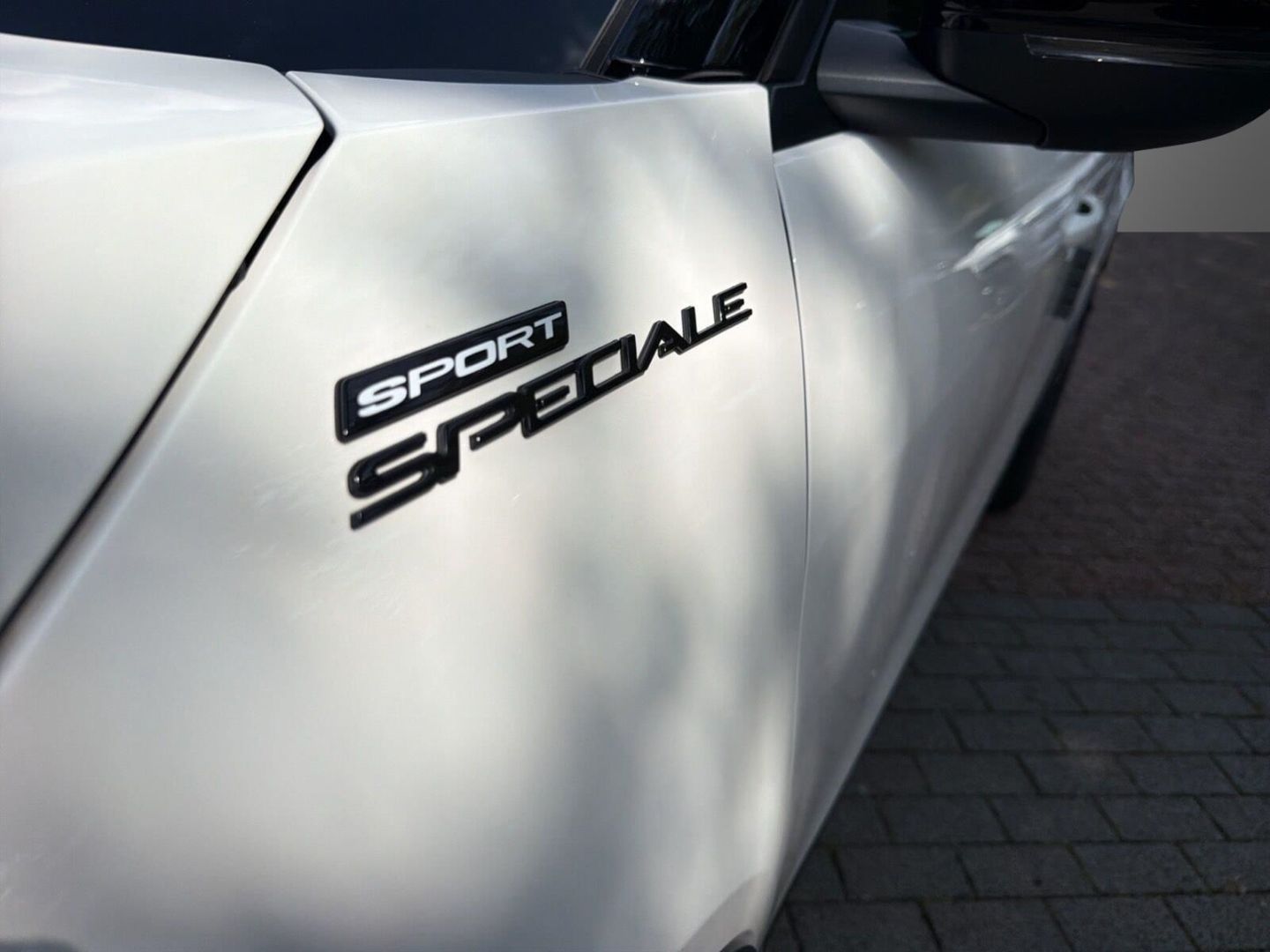 Fahrzeugabbildung Alfa Romeo Junior Ibrida Sport Speciale 1,2 VGT 107kW MY26