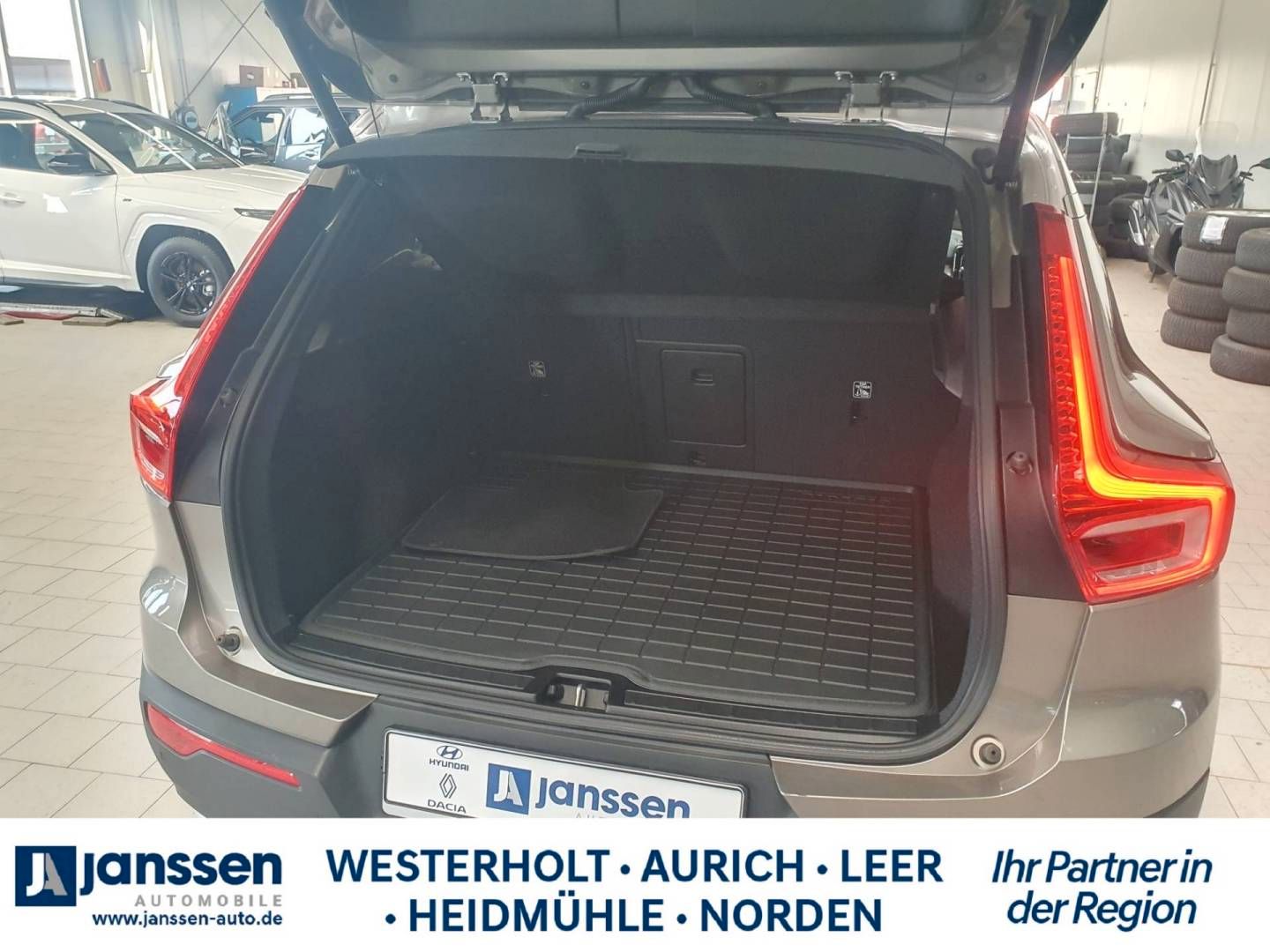 Fahrzeugabbildung Volvo XC40 T3 Geartronic Momentum Pro