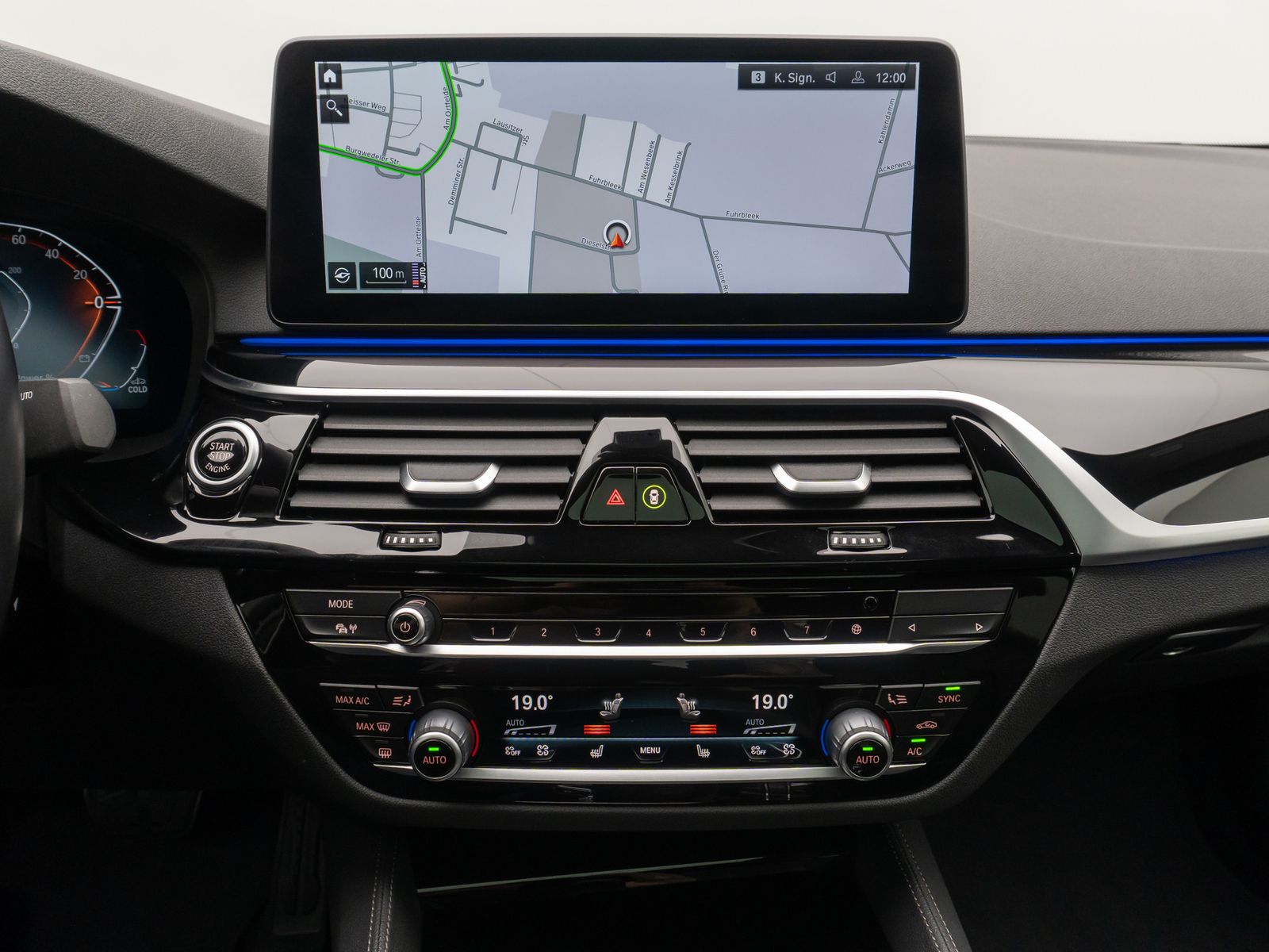 Fahrzeugabbildung BMW 530i M Sport Glasdach Kamera Laser HUD DAB H/K