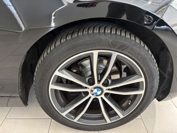 Fotografie 4 des BMW 218 218i Cabrio AT Sport Line