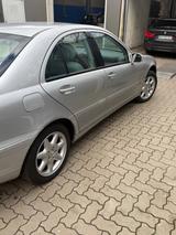 Mercedes-Benz C 240 4MATIC ELEGANCE Elegance - Mercedes-Benz C 240 mit Benzin-Antrieb