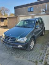 Mercedes-Benz Mercedes ML 270 PUCH Militär - Militärfahrzeuge