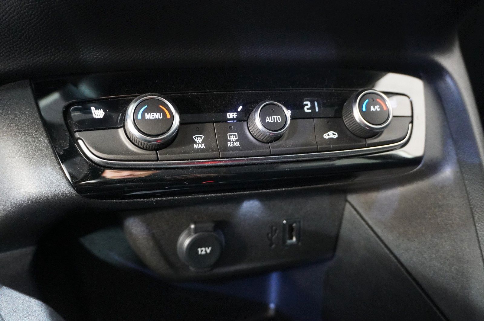 Fahrzeugabbildung Opel Corsa-e ELEGANCE 3-PHASIG NAVI/LED/KAMERA/SH/DAB