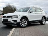 Volkswagen Tiguan Highline Navi LED Standheiz Alcantara AHK
