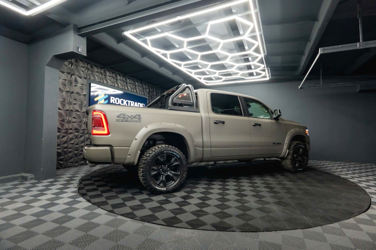Fahrzeugabbildung Dodge RAM 5.7 V8 HEMI 4x4 OFFROAD Night LARAMIE RAPTOR