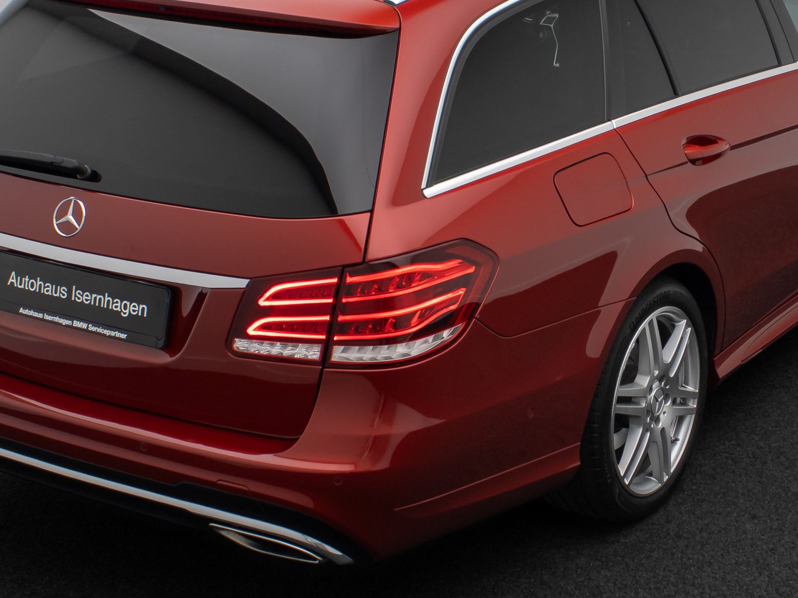 Fahrzeugabbildung Mercedes-Benz E 350 BlueTEC PDC Navi Tempomat LED Leder 18Zoll